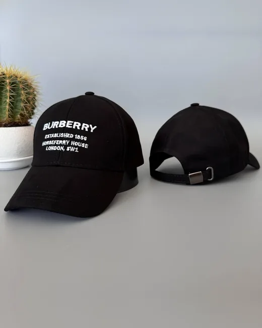Кепка Burberry біла
