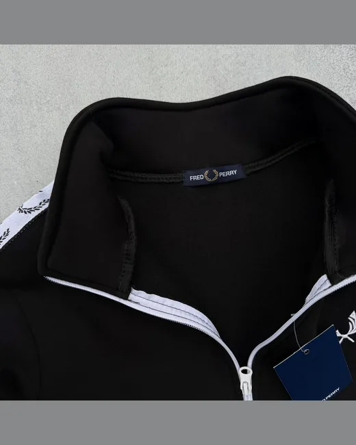 Кофта Fred Perry чорна фото 11