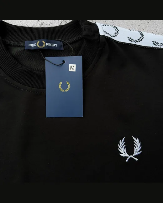 Світшот Fred Perry чорний фото 4