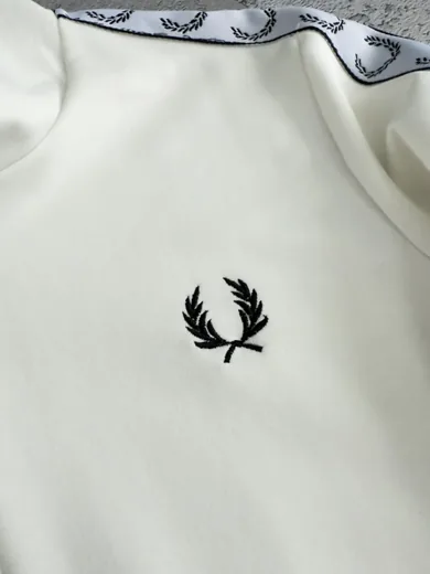 Кофта Fred Perry молочна фото 6