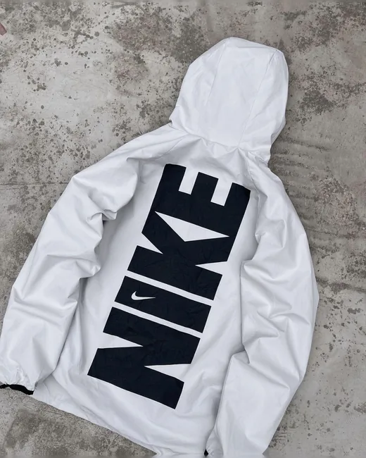 Вітрівка Nike біла принт фото 8