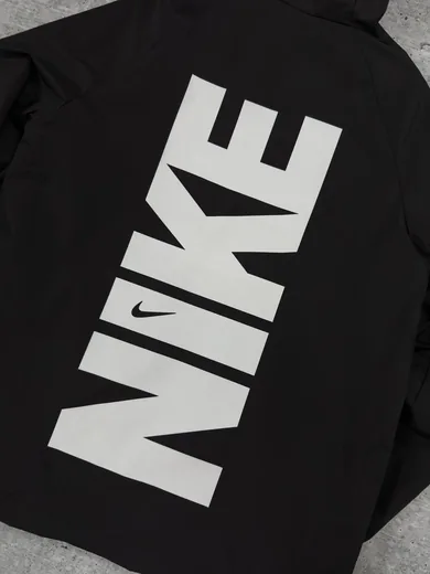 Вітрівка Nike чорна принт фото 8