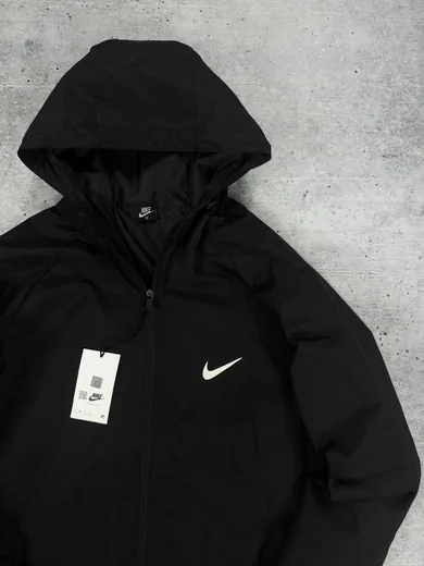Вітрівка Nike чорна принт фото 9