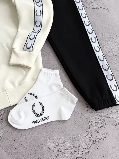 Набір Fred Perry зима кофта молочна та штани чорні фото 6
