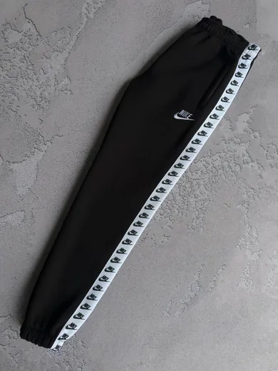 Штани Nike чорні з лампасами — складова набору Набір Nike вітрівка біла кофта та штани з лампасами чорні