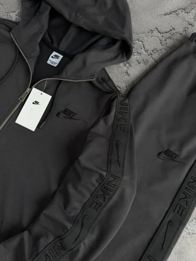 Костюм Nike графітовий зіп-худі та штани з лампасами фото 2
