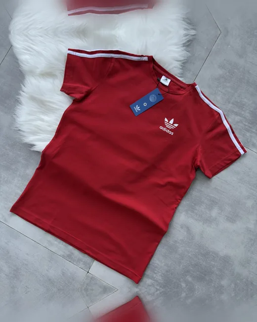 Adidas червона футболка — складова набору Набір Adidas футболка червона шорти чорні 2 пари шкарпеток