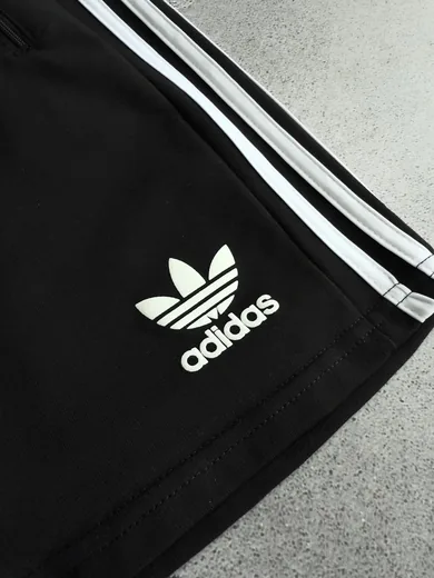 Шорти Adidas чорні фото 3