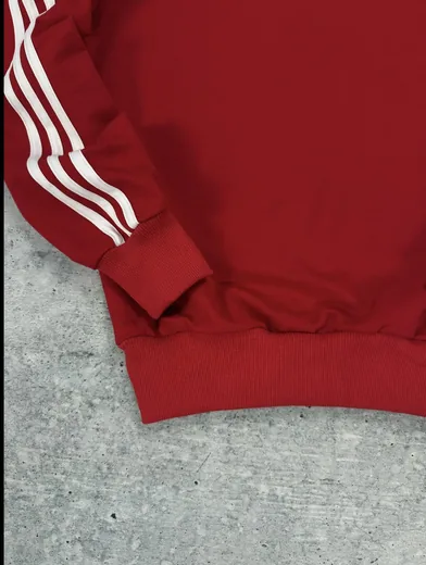 Світшот Adidas червоний — складова набору Набір Adidas світшот червоний футболка червона штани кепка 2 пари шкарпеток